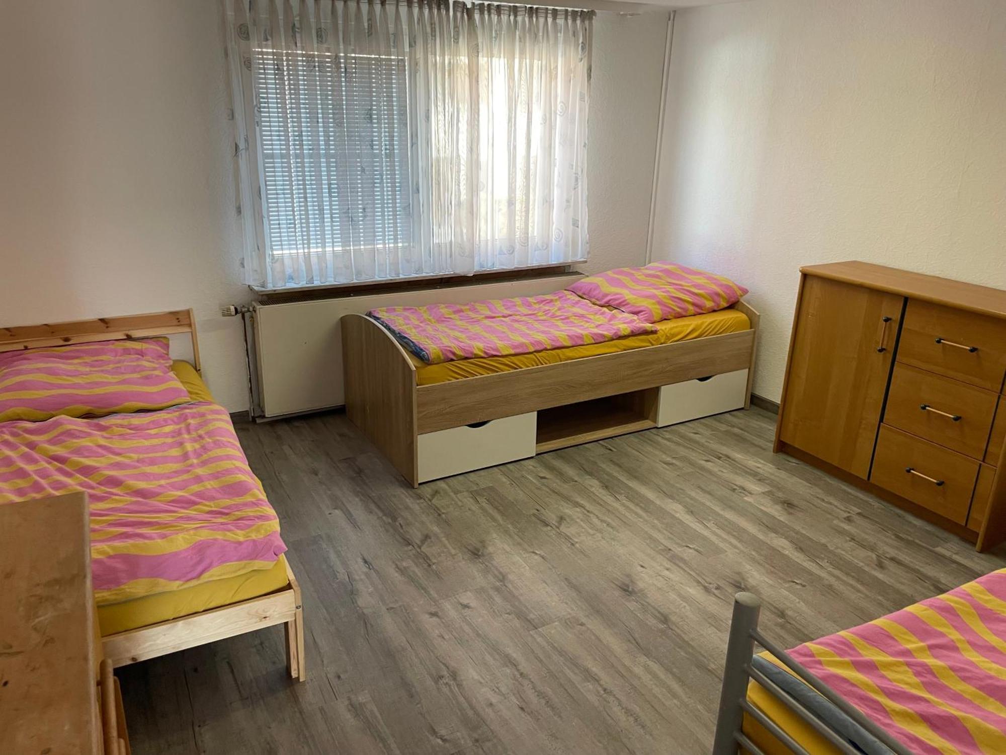 Haus Dambacher - Arbeiter-Monteurzimmer Нюртинген Экстерьер фото